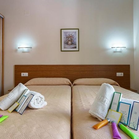 Hostal Costabella Powered By Faro Homes Fuengirola Exterior photo