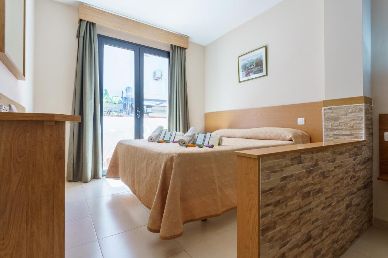 Hostal Costabella Powered By Faro Homes Fuengirola Room photo