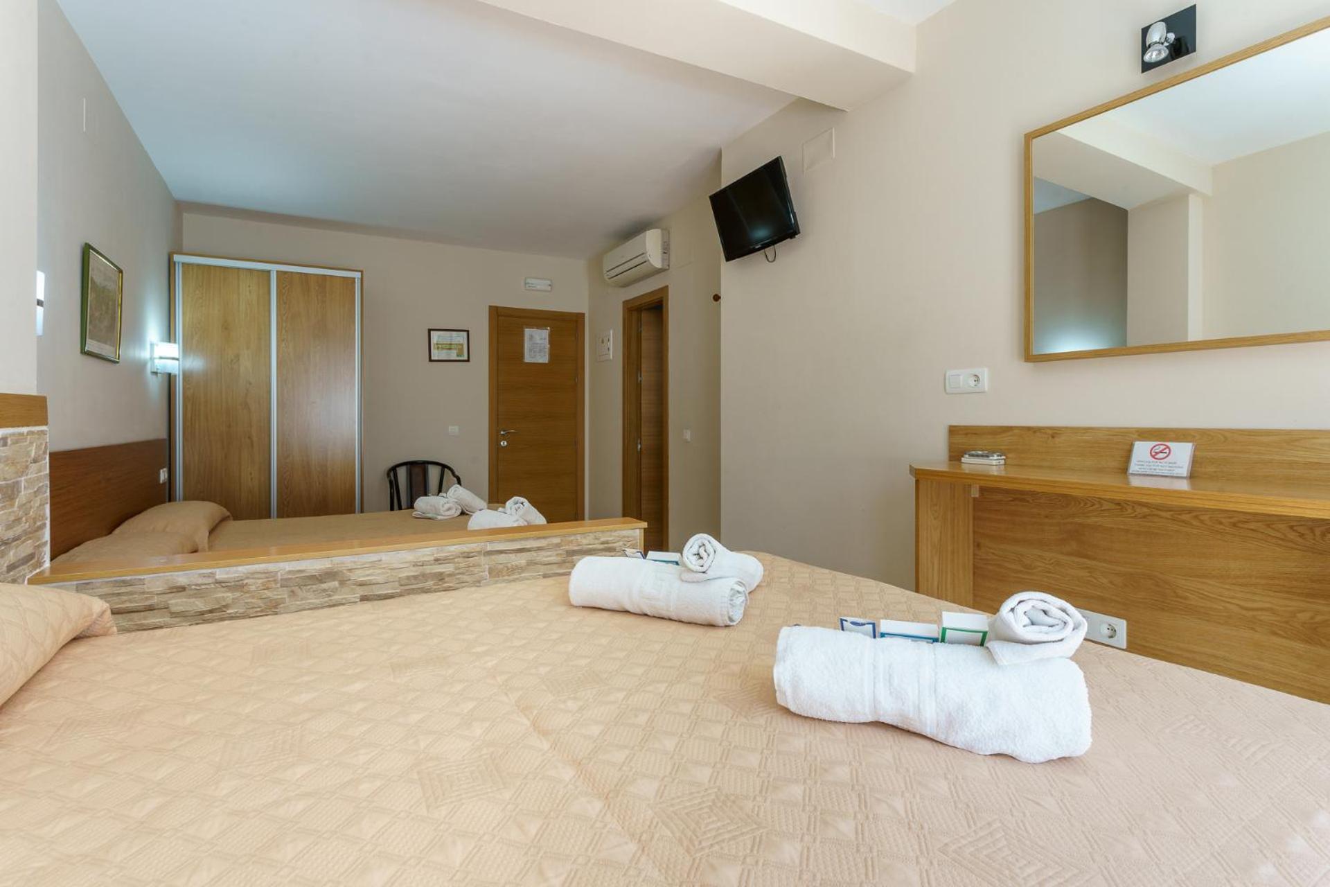 Hostal Costabella Powered By Faro Homes Fuengirola Room photo